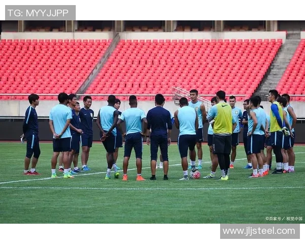 南京足球队在足球团队协作排行榜中荣获第八名展现出强大团队精神与默契配合